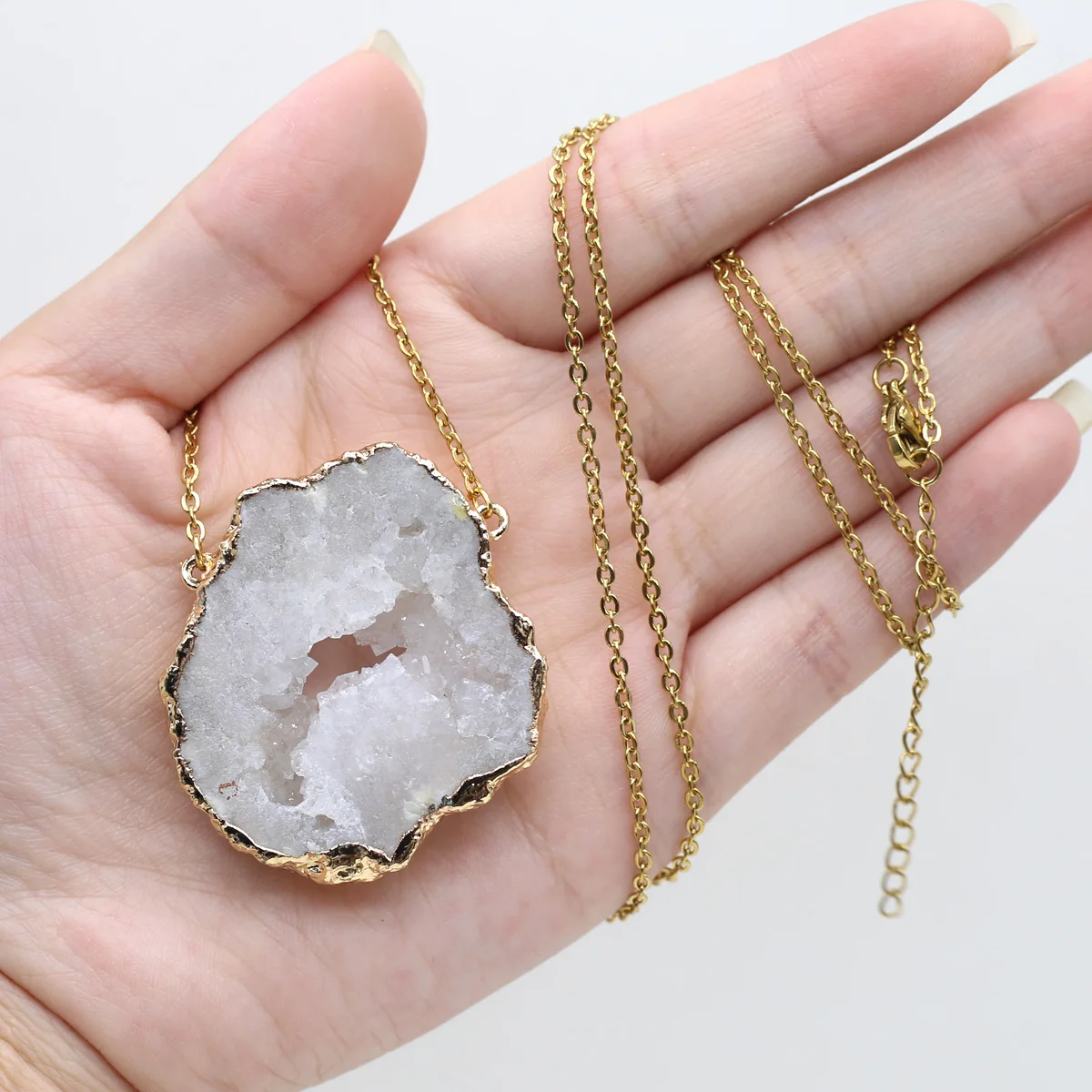 Fashion Natural Stone Druzy Necklace Irregular Gold Plated White Druzy Stainless Steel for Women Necklace Jewelry Party Gifts
Fashion Natural Stone Druzy Necklace Irregular Gold Plated White Druzy Stainless Steel for Women Necklace Jewelry Party Gifts