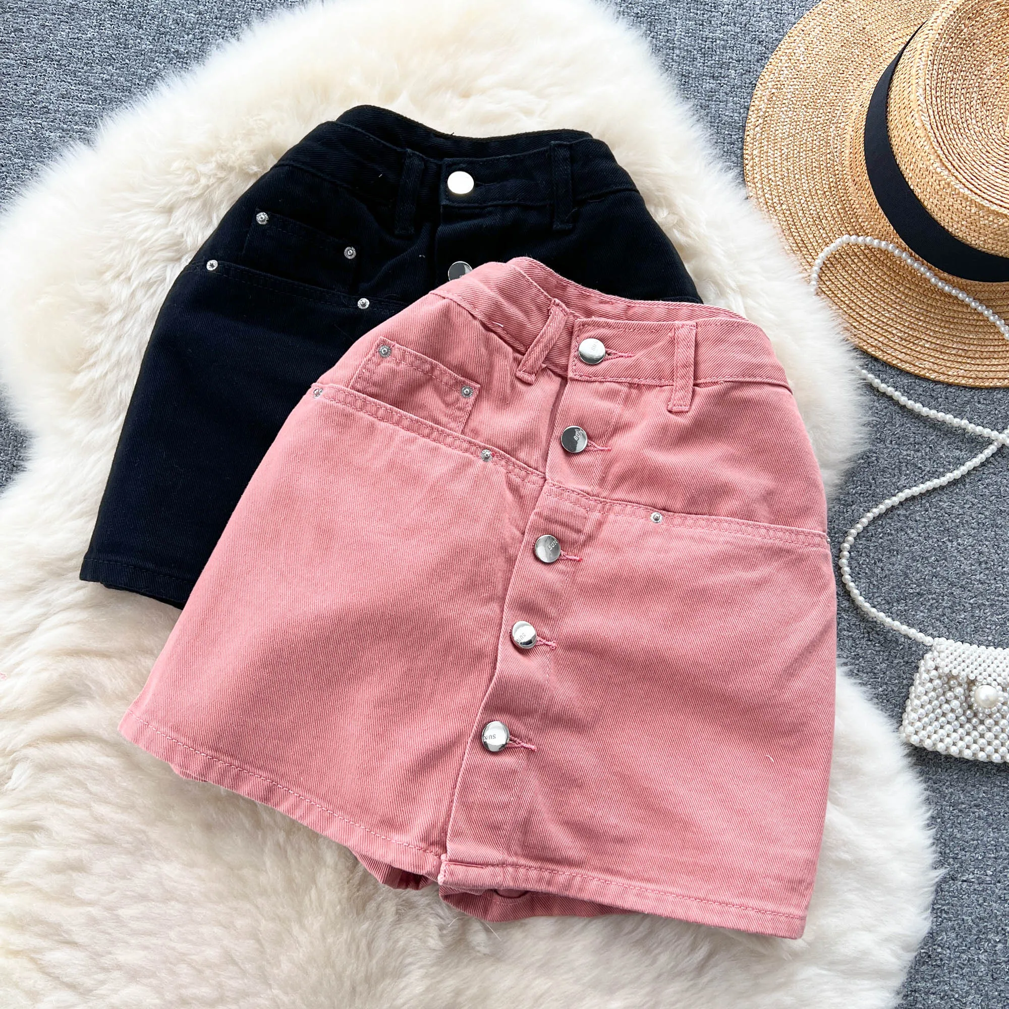 Women Chic Single Breasted Denim Shorts High Waist Elegant Korean Fashion Wrap Shorts Sweet Summer Clothing
Women Chic Single Breasted Denim Shorts High Waist Elegant Korean Fashion Wrap Shorts Sweet Summer Clothing