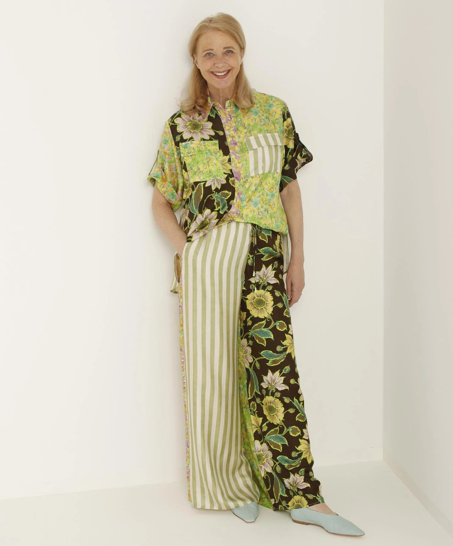 Зеленые высококачественные пляжные повседневные штаны 2023 в пляжном стиле с цветочным принтом и геометрическими полосками и широкими штани...
Зеленые высококачественные пляжные повседневные штаны 2023 в пляжном стиле с цветочным принтом и геометрическими полосками и широкими штани...