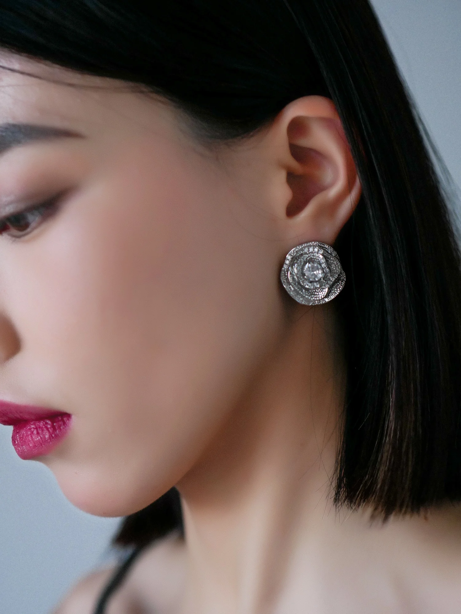 New rose flower small delicate stud earrings women's stylish floral petal gorgeous classic earrings for women
New rose flower small delicate stud earrings women's stylish floral petal gorgeous classic earrings for women