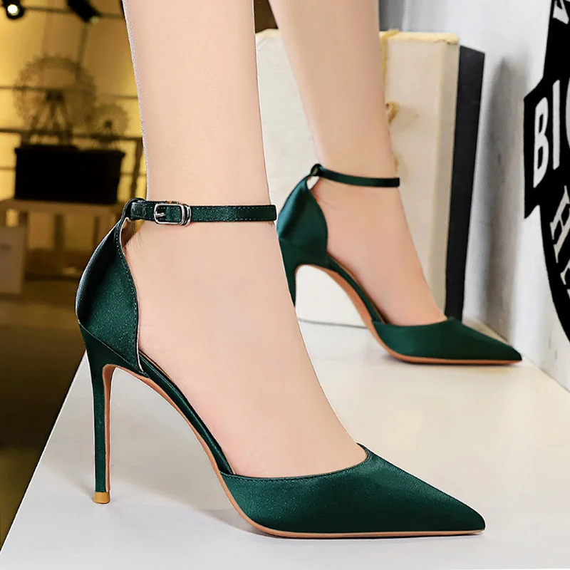 Новинка, шелковые женские туфли-лодочки на высоком каблуке 10 см, босоножки с острым носком, женские туфли-лодочки на каблуке, Свадебная обувь для невесты, женская сексуальная обувь на шпильке
Новинка, шелковые женские туфли-лодочки на высоком каблуке 10 см, босоножки с острым носком, женские туфли-лодочки на каблуке, Свадебная обувь для невесты, женская сексуальная обувь на шпильке
