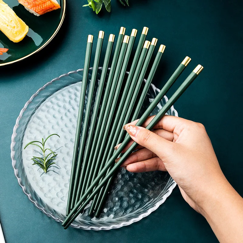 Non Slip Chopsticks Household High Temperature Resistant One Person Tableware Light Luxury Style Japanese Alloy Chopsticks
Non Slip Chopsticks Household High Temperature Resistant One Person Tableware Light Luxury Style Japanese Alloy Chopsticks