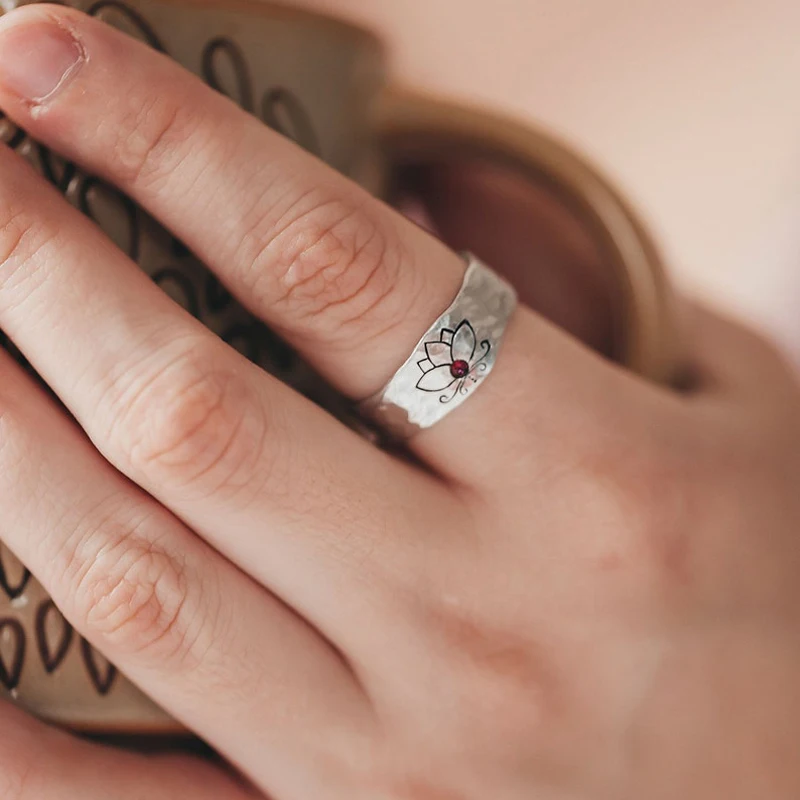 Silver Color Lotus Pattern Ring For Woman Adjustable Opening Accessories Retro Simple Finger Jewelry Wedding Party Gift 
Silver Color Lotus Pattern Ring For Woman Adjustable Opening Accessories Retro Simple Finger Jewelry Wedding Party Gift