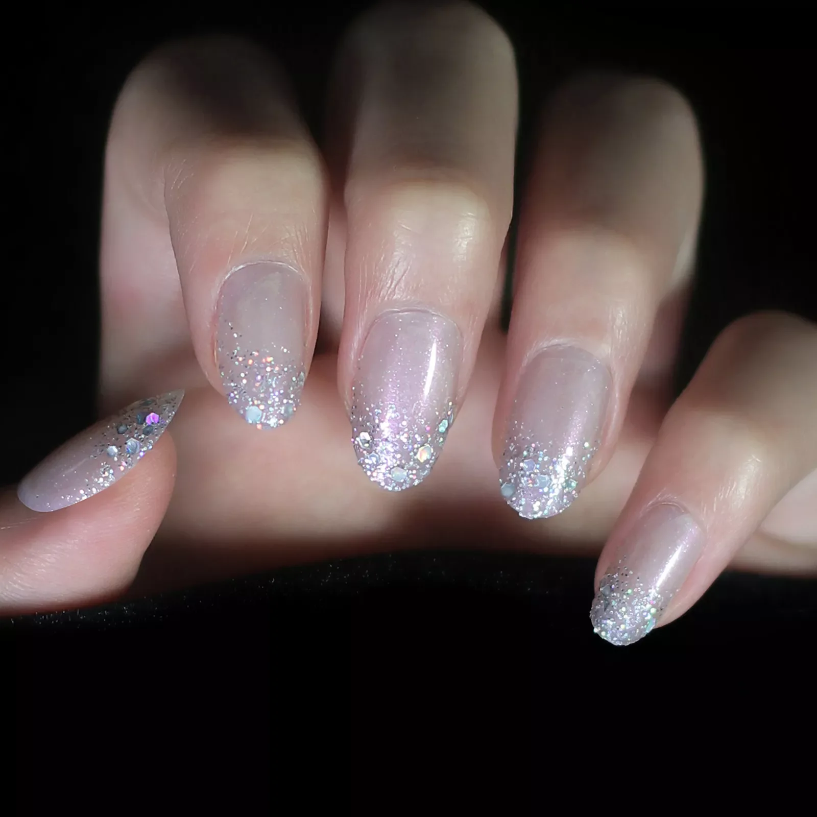 Holographic Silver Glitter Press On Nails Short Style Daily Wear Nude Pink Lady False Nails Oval Shape Nail Art Full Cover Tips
Holographic Silver Glitter Press On Nails Short Style Daily Wear Nude Pink Lady False Nails Oval Shape Nail Art Full Cover Tips
