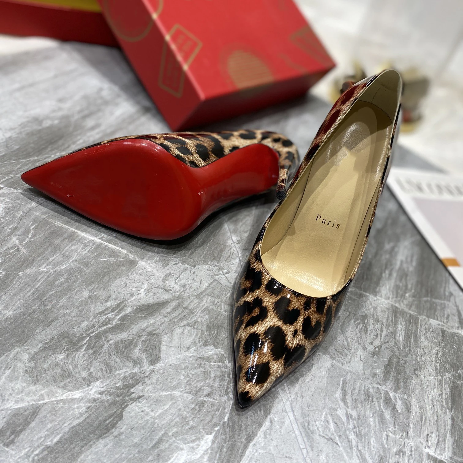Top Quality Womens High Heels Luxury Fashion Ladies Crystal Glisten Red Sole Shoes Classic Retro Designer 0-12cm High Heel 1489
Top Quality Womens High Heels Luxury Fashion Ladies Crystal Glisten Red Sole Shoes Classic Retro Designer 0-12cm High Heel 1489