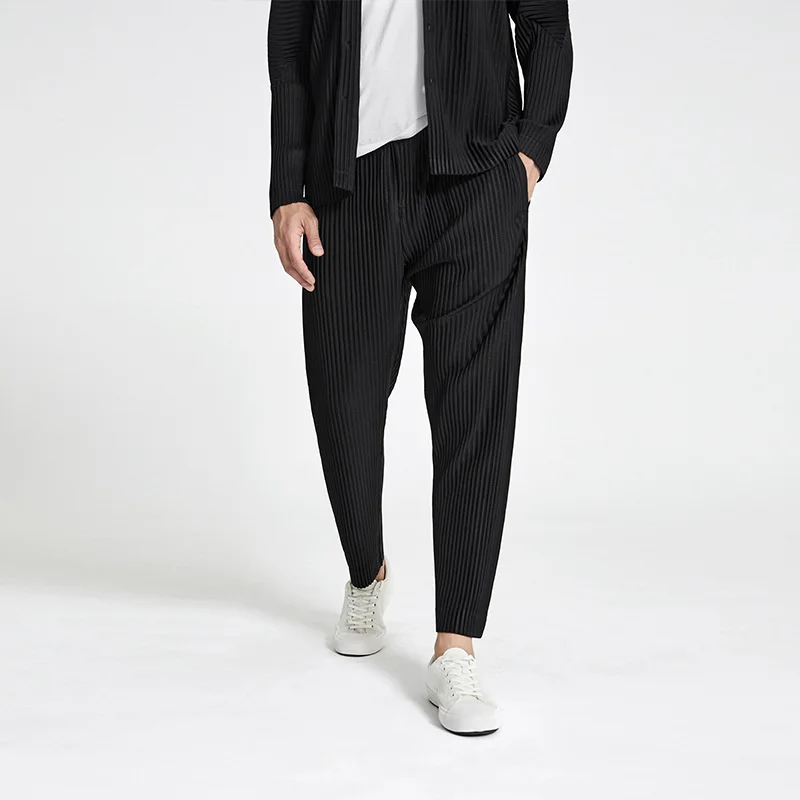 Miyake Men's Japanese Streetwear Fashion Pleated Pants 2022 Summer New Folded Wide Leg Loose Casual Trousers Men Clothing
Miyake Men's Japanese Streetwear Fashion Pleated Pants 2022 Summer New Folded Wide Leg Loose Casual Trousers Men Clothing