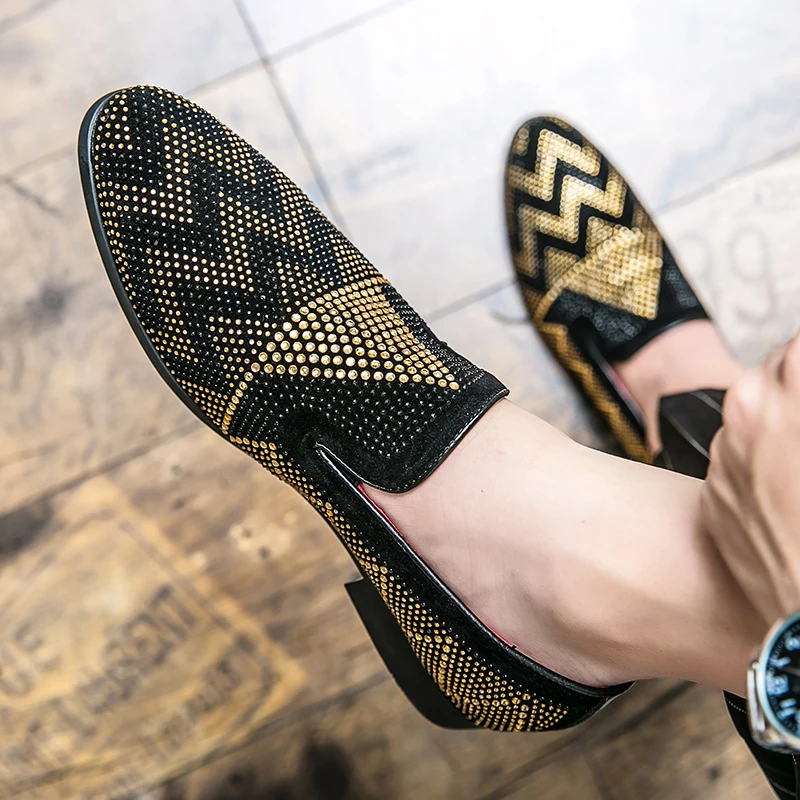 2022 NEW Pointed Toe Embroidery Rhinestone Flat Shoes For Men Male Wedding Dress Prom Homecoming Shoes Zapatos Hombre Vestir
2022 NEW Pointed Toe Embroidery Rhinestone Flat Shoes For Men Male Wedding Dress Prom Homecoming Shoes Zapatos Hombre Vestir