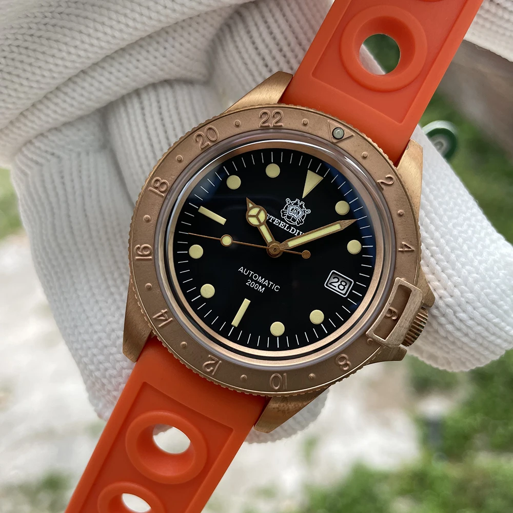 STEELDIVE Brand SD1966S 120 Clicks Bezel C3 Green Luminous NH35 200M Sapphire Glass Automatic Mens Bronze Dive Watches
STEELDIVE Brand SD1966S 120 Clicks Bezel C3 Green Luminous NH35 200M Sapphire Glass Automatic Mens Bronze Dive Watches