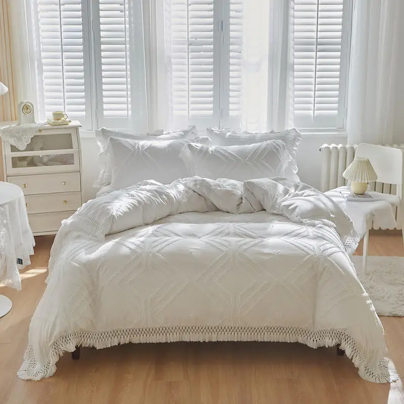 4pcs Bed Sheet Set with Ball Tassel Queen King Size Bedding Set Flower Cutting Craft White Duvet Cover Set Plain Bedsheet
4pcs Bed Sheet Set with Ball Tassel Queen King Size Bedding Set Flower Cutting Craft White Duvet Cover Set Plain Bedsheet