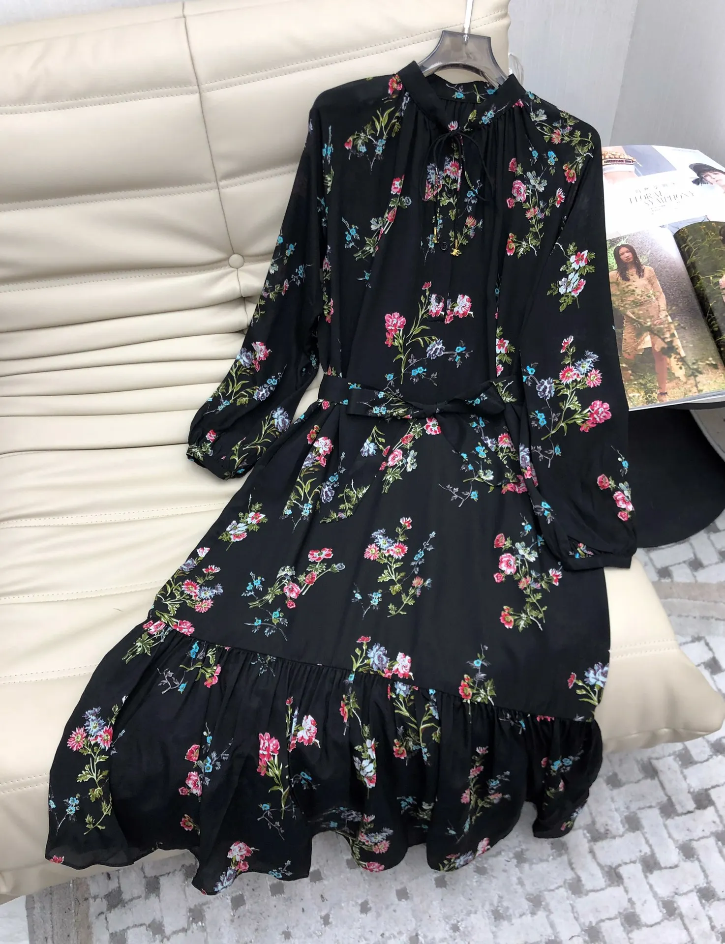 100% Silk floral printed long sleeve long dresses women stand collar belt elegant dress
100% Silk floral printed long sleeve long dresses women stand collar belt elegant dress