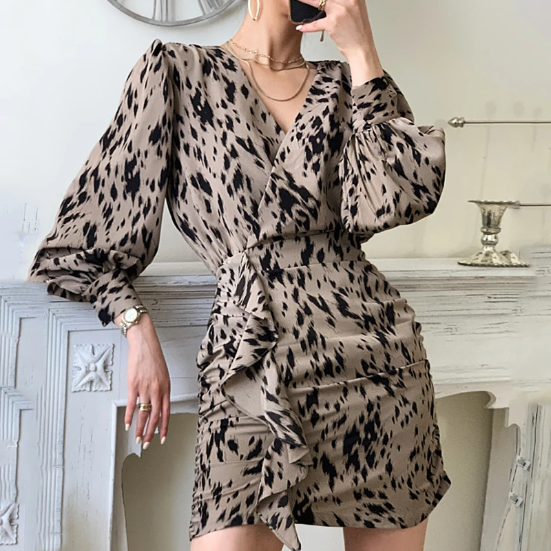 2021 Women Chic Sexy V-Neck Leopard Printed Chiffon Dresses with Belt Fall Vintage Long Sleeve Short Mini Dress Mujer Vestidos
2021 Women Chic Sexy V-Neck Leopard Printed Chiffon Dresses with Belt Fall Vintage Long Sleeve Short Mini Dress Mujer Vestidos