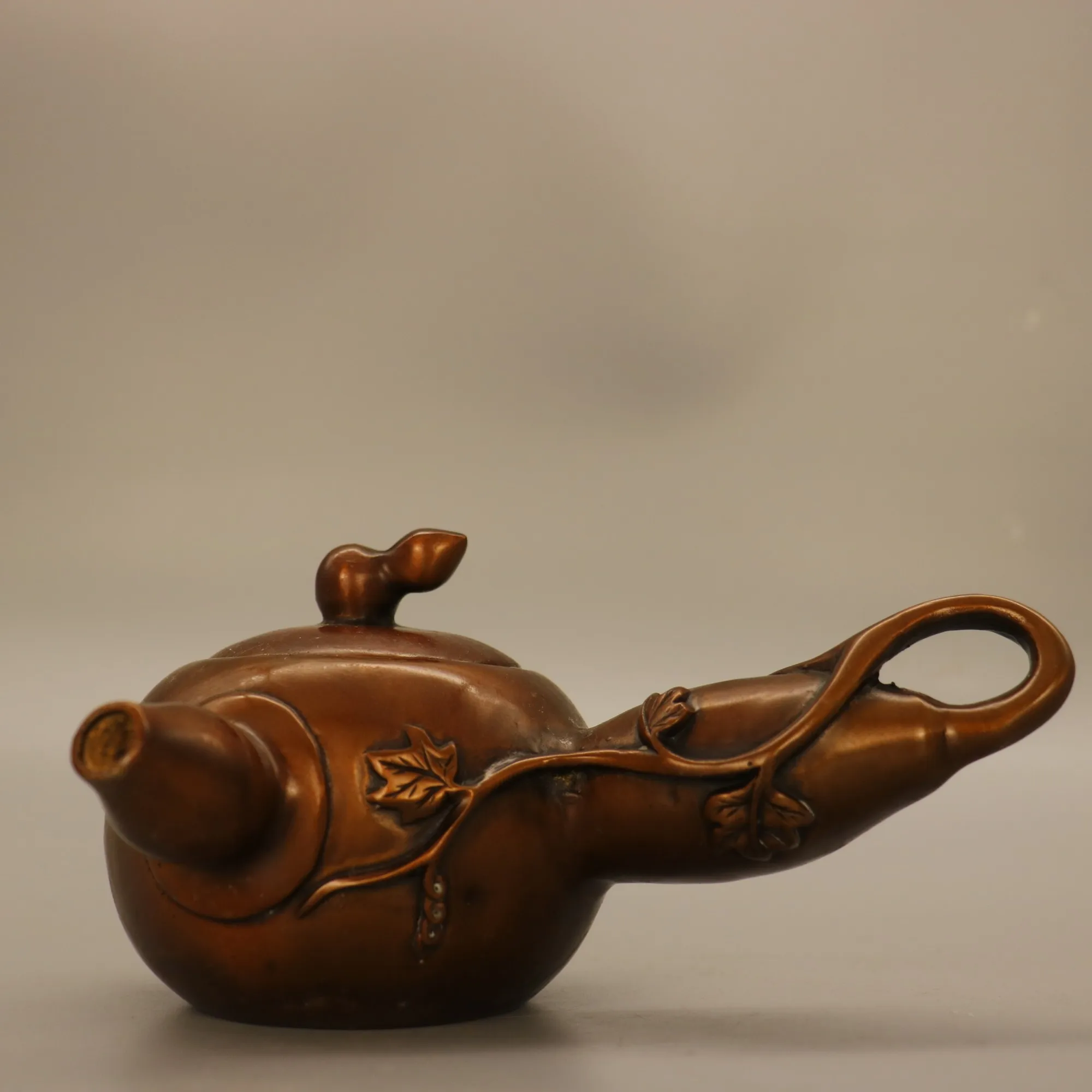 7" Chinese Folk Collection Old Bronze melon vine small gourd gourd shape kettle teapot Gather fortune ornament Town house
7" Chinese Folk Collection Old Bronze melon vine small gourd gourd shape kettle teapot Gather fortune ornament Town house