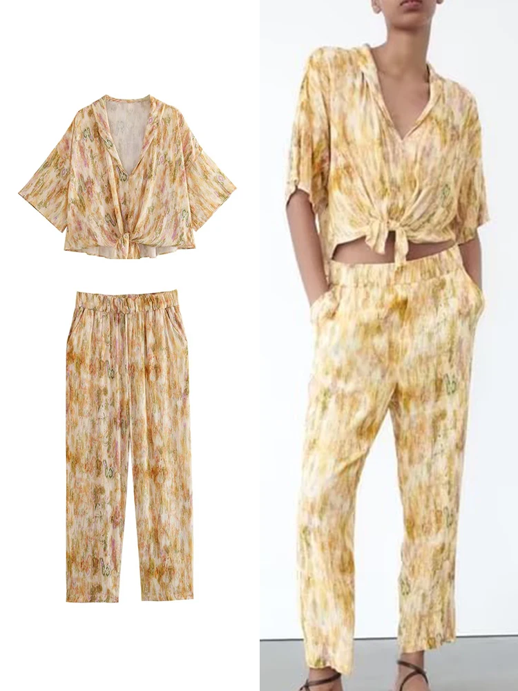 TRAF 2023 Summer New Women Print Blouse Pant Suit Fashion Female V-Neck Short Sleeve Casual Pullover Top+Elastic Waist Long Pant
TRAF 2023 Summer New Women Print Blouse Pant Suit Fashion Female V-Neck Short Sleeve Casual Pullover Top+Elastic Waist Long Pant