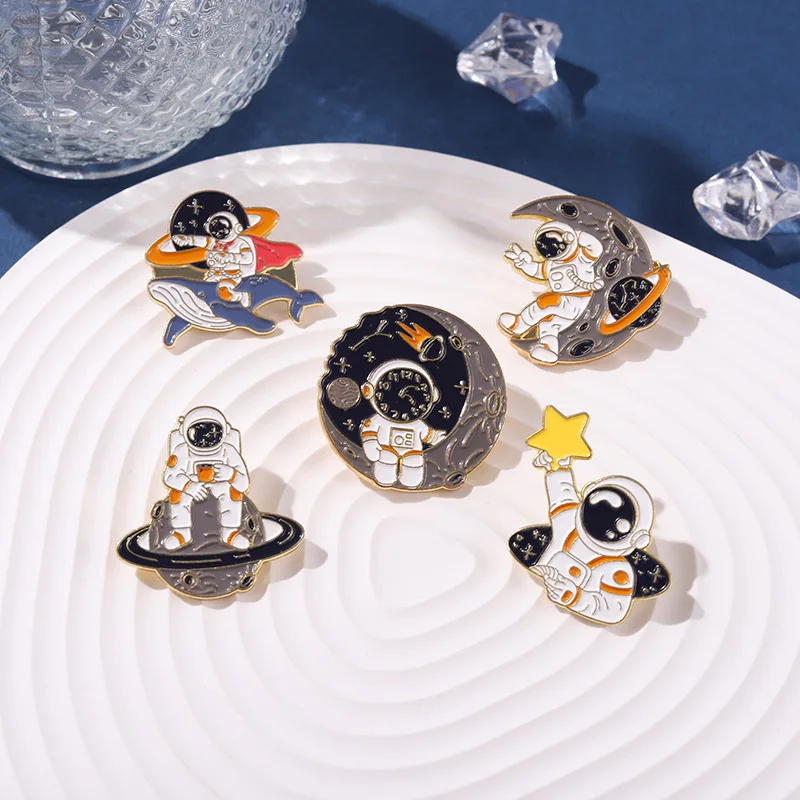 New accessories aerospace alloy brooch cartoon lovely astronaut whale shape dripping oil clothes accessories
New accessories aerospace alloy brooch cartoon lovely astronaut whale shape dripping oil clothes accessories