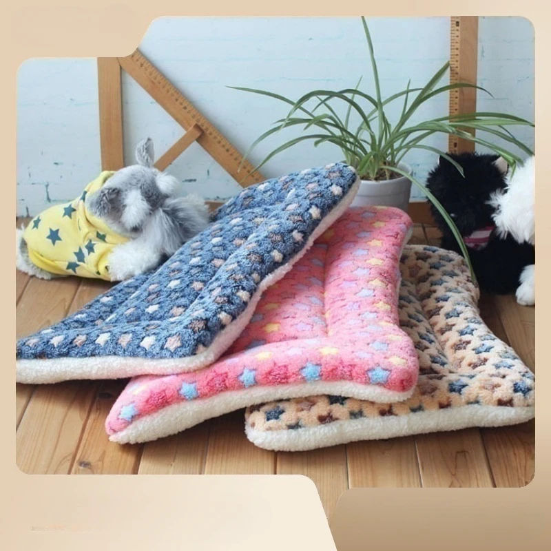Comfortable Flannel Pet Mat Dog Bed Cat Bed Thickened Sleeping Mat Dog Blanket Mat Suitable for Puppies Kittens Pet Rug
Comfortable Flannel Pet Mat Dog Bed Cat Bed Thickened Sleeping Mat Dog Blanket Mat Suitable for Puppies Kittens Pet Rug
