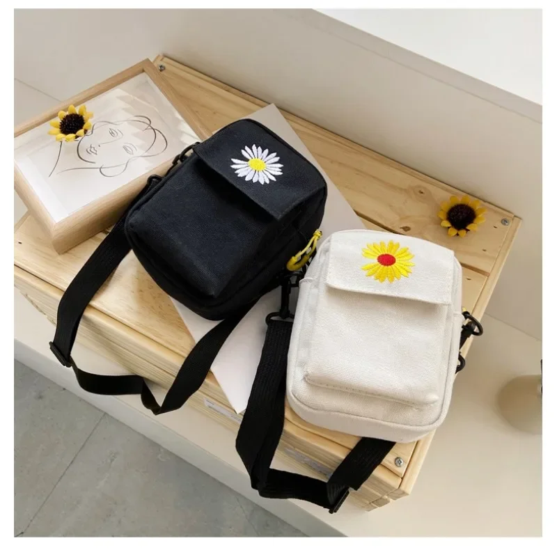 Women's Shoulder Bags New INS Japanese Foreign Style Small Daisy Mobile Phone Fashion Versatile Student Mini Shoulder Cross-body
Women's Shoulder Bags New INS Japanese Foreign Style Small Daisy Mobile Phone Fashion Versatile Student Mini Shoulder Cross-body