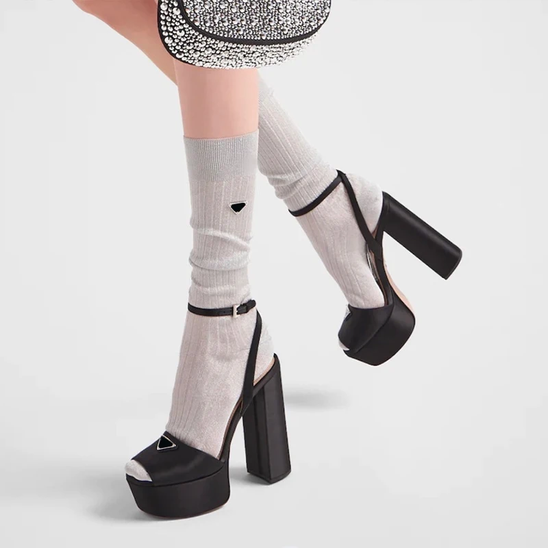 2023 Summer New Fashion Ultra-Thin Transparent Gold Wire Socks Luxury Brand Designers Micro Flash High Tube Pile Woman Socks
2023 Summer New Fashion Ultra-Thin Transparent Gold Wire Socks Luxury Brand Designers Micro Flash High Tube Pile Woman Socks