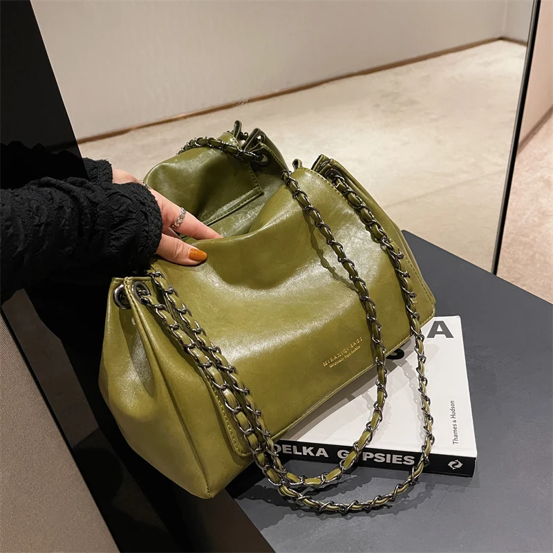 Ladies Casual Shoulder Bag Solid Color Retro Large Bag Fashion Chain Bag Daily Shopping Bag Large Capacity Messenger Bag
Ladies Casual Shoulder Bag Solid Color Retro Large Bag Fashion Chain Bag Daily Shopping Bag Large Capacity Messenger Bag