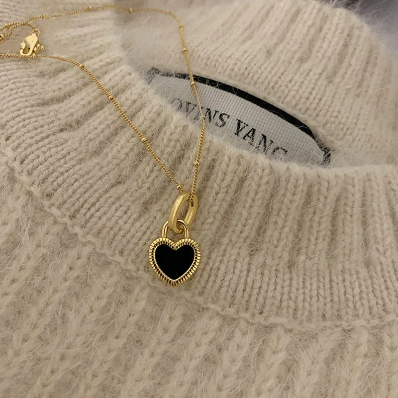 Luxury Vintage Double Sided Heart Pendant Necklace Exquisite Black White Plaid Crystal Clavicle Chain for Women Fashion Jewelry
Luxury Vintage Double Sided Heart Pendant Necklace Exquisite Black White Plaid Crystal Clavicle Chain for Women Fashion Jewelry
