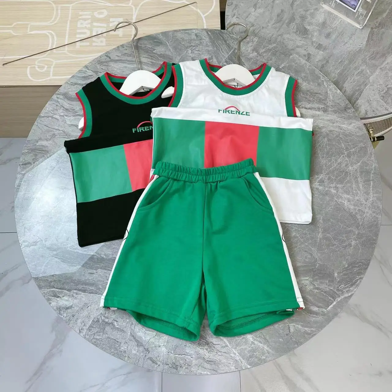 2022 high-end custom summer hot boys and girls cotton letter printed short sleeve T-shirt + shorts suit fashionable
2022 high-end custom summer hot boys and girls cotton letter printed short sleeve T-shirt + shorts suit fashionable