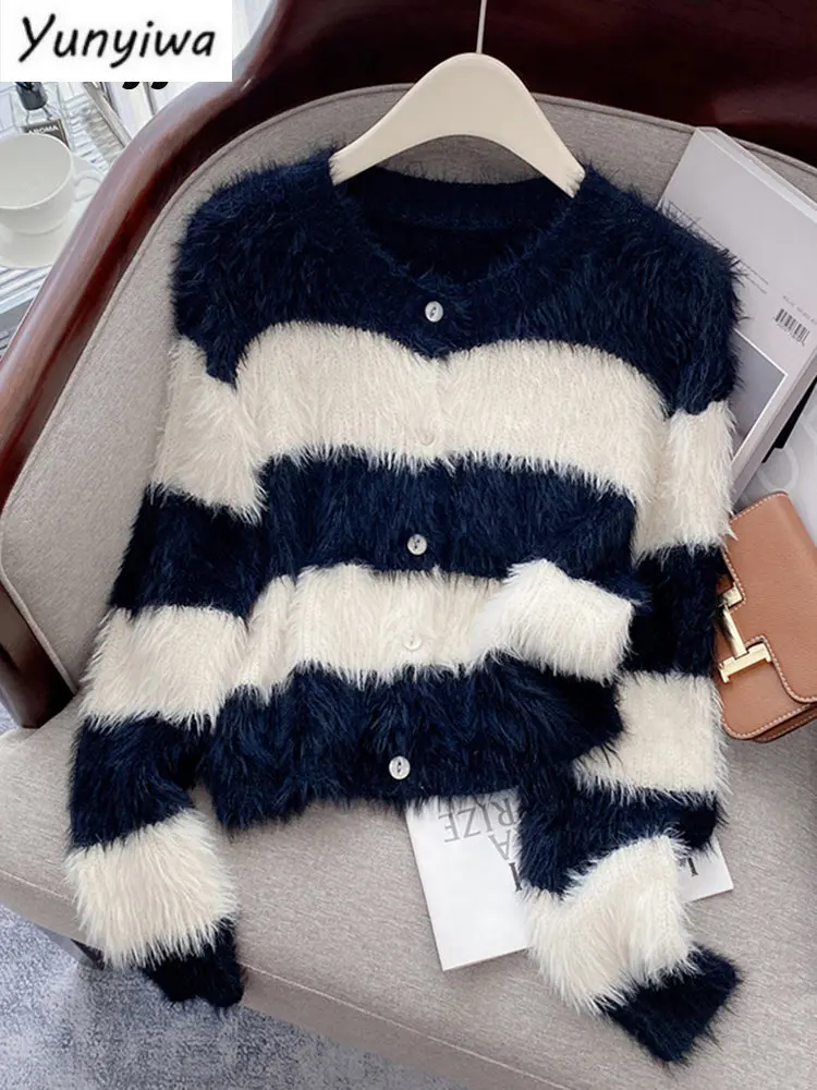 Женский свободный кардиган с рукавами, черный свитер в полоску из искусственного меха, с круглым вырезом, в Корейском стиле, Осень-зима
Женский свободный кардиган с рукавами, черный свитер в полоску из искусственного меха, с круглым вырезом, в Корейском стиле, Осень-зима