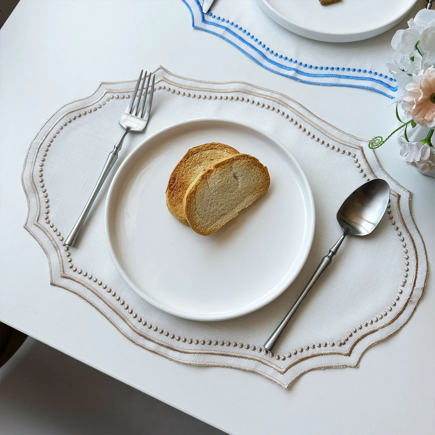 Французский кружевной тканевый коврик
Французский кружевной тканевый коврик