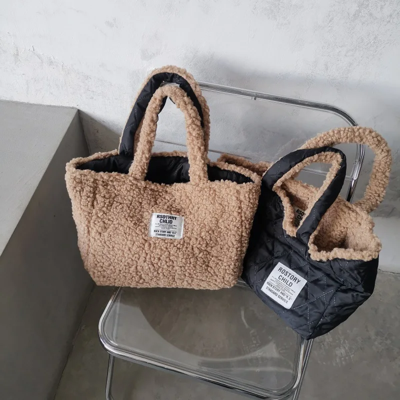 Warm Double Sided Tote Women Shoulder Bag Designer Lambswool Handbag Large Capacity Shopper Bags for Women 2022 Winter Purse New
Warm Double Sided Tote Women Shoulder Bag Designer Lambswool Handbag Large Capacity Shopper Bags for Women 2022 Winter Purse New