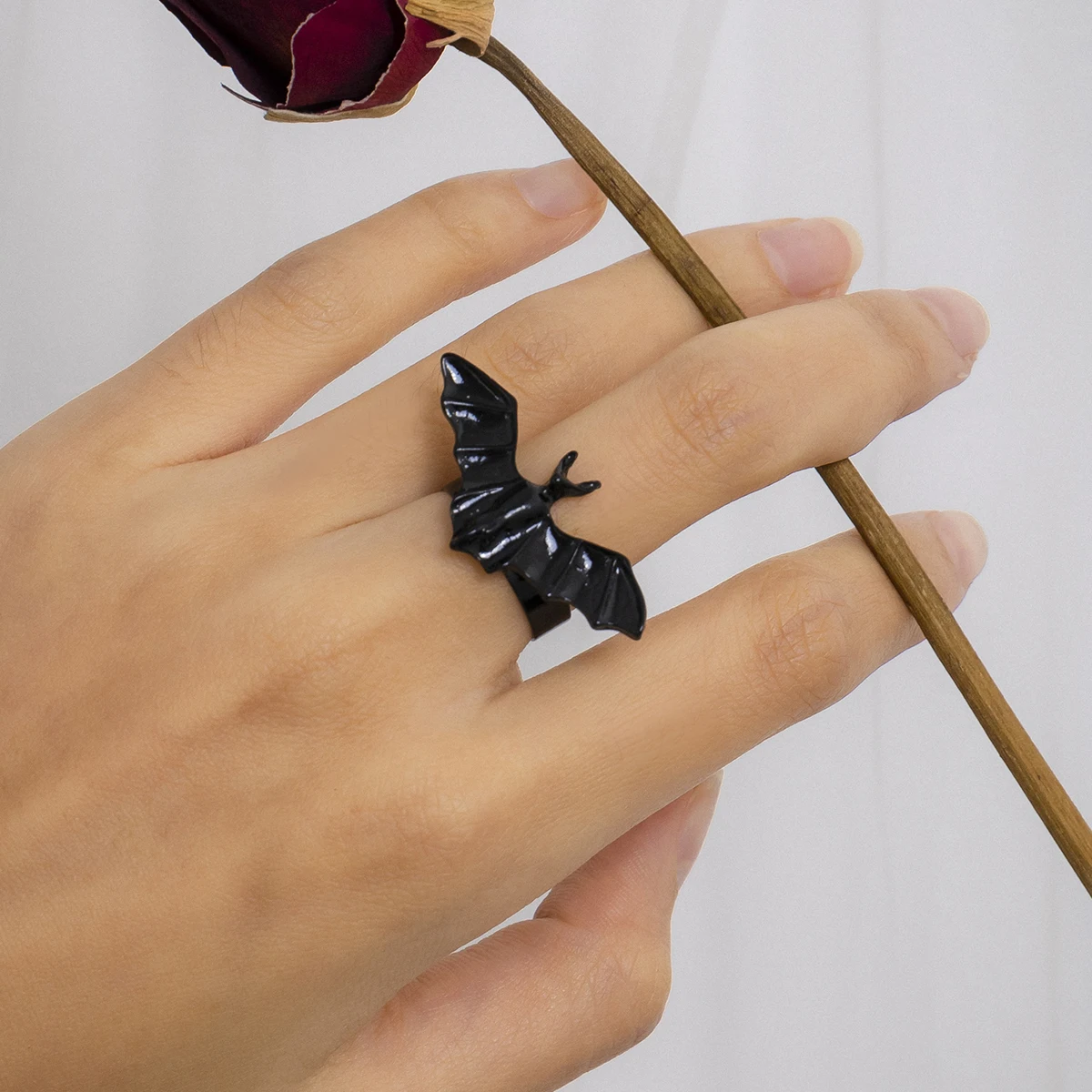 KunJoe Gothic Halloween Black Bat Ring For Men Women Punk Dark Metal Adjustable Mask Ring Festival Cosplay Jewelry Gift
KunJoe Gothic Halloween Black Bat Ring For Men Women Punk Dark Metal Adjustable Mask Ring Festival Cosplay Jewelry Gift