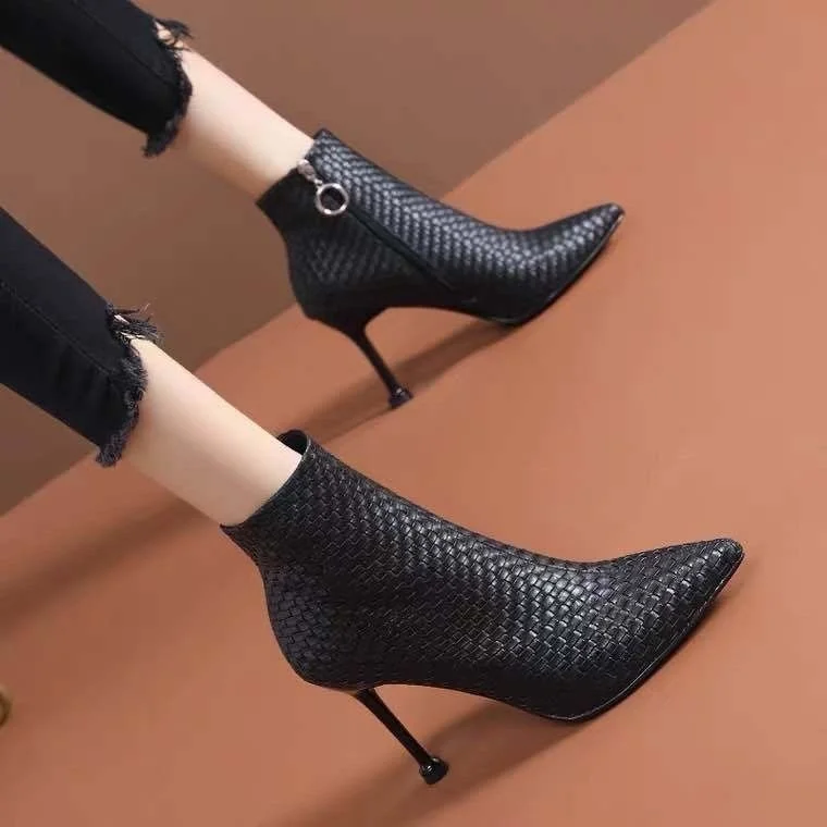 00 Winter New Heel High Heels Version Woven Side Zipper Pointed Short Boots Sexy Boots
00 Winter New Heel High Heels Version Woven Side Zipper Pointed Short Boots Sexy Boots