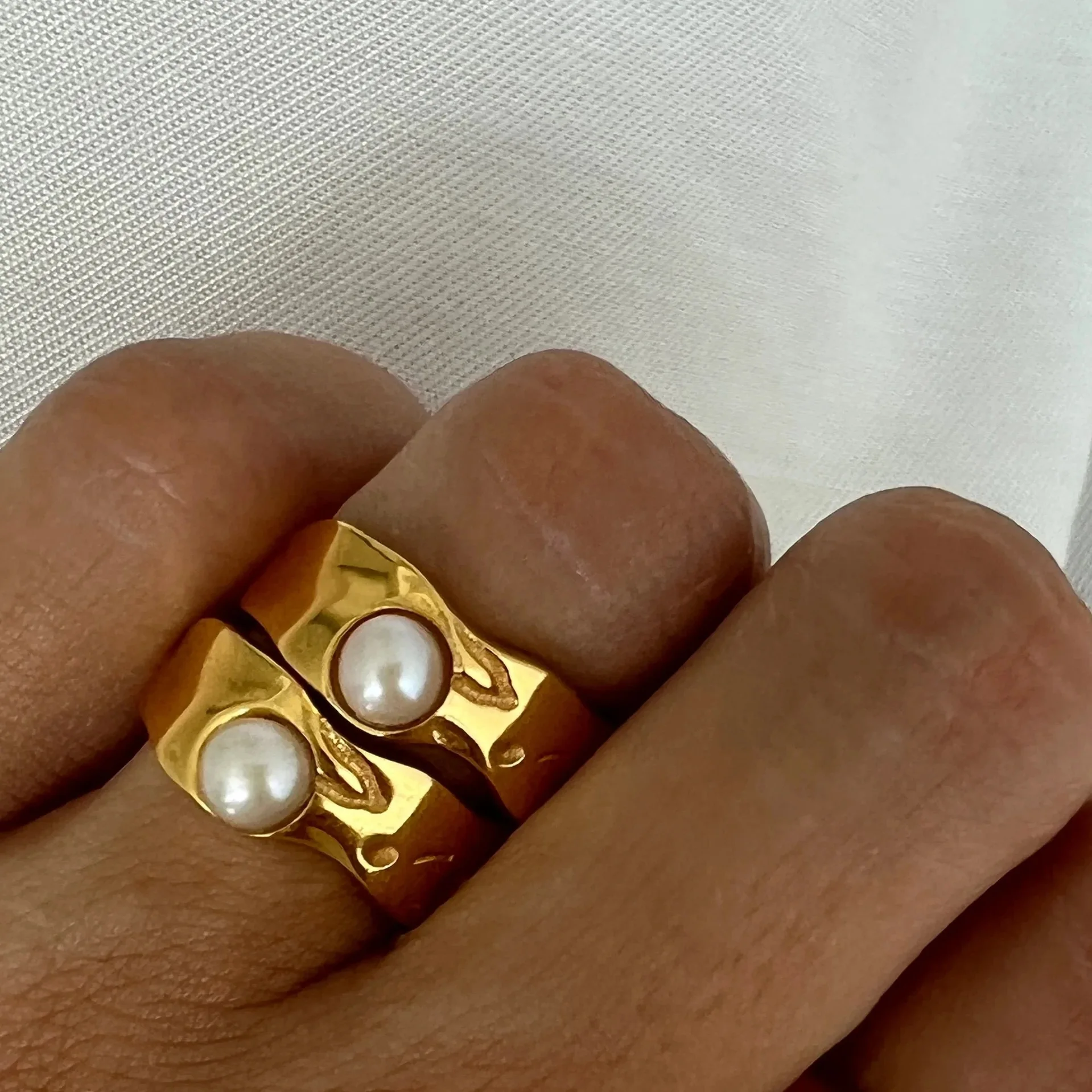 Same Style as European and American Web Celebrities' Ins 18K Gold Plated Lava Pearl Ring Fashion Trend Titanium Steel
Same Style as European and American Web Celebrities' Ins 18K Gold Plated Lava Pearl Ring Fashion Trend Titanium Steel
