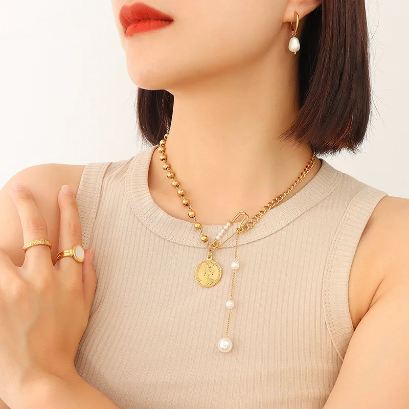 French Minority Geometric Portrait round Pin Imitation Pearl Pendant Necklace Titanium Steel Plated 18K Real Gold Clavicle Chain
French Minority Geometric Portrait round Pin Imitation Pearl Pendant Necklace Titanium Steel Plated 18K Real Gold Clavicle Chain