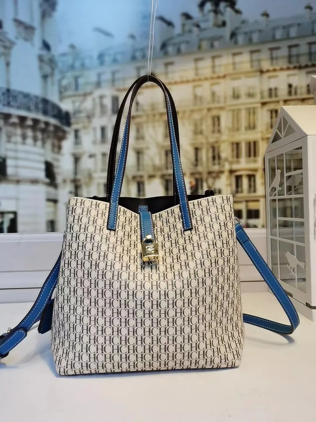 2022 New CH CHHCWomen's Large Capacity Hand-held Single Shoulder Messenger Bag Metal Buckle Leather Open Elegant And Simple
2022 New CH CHHCWomen's Large Capacity Hand-held Single Shoulder Messenger Bag Metal Buckle Leather Open Elegant And Simple
