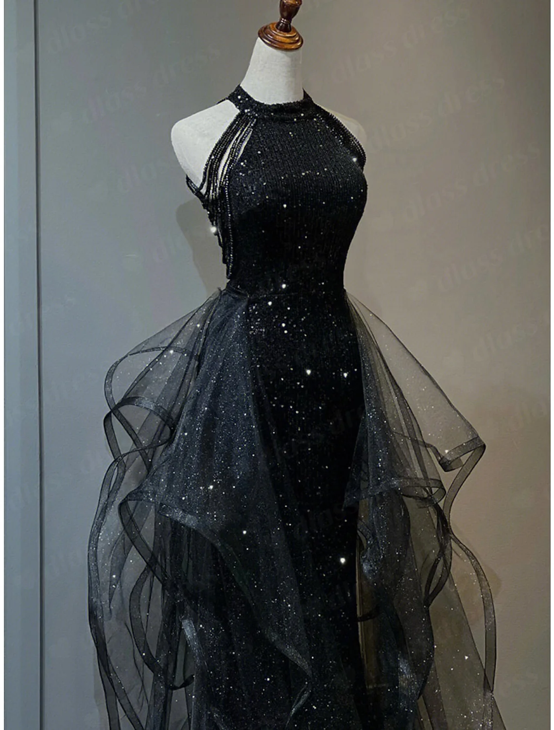 Sparkle A-Line Prom Dress Sexy Shine Sweep Train Sleeveless Halter with Crystals Sequin Ruffles Luxury Formal Evening Party Gown
Sparkle A-Line Prom Dress Sexy Shine Sweep Train Sleeveless Halter with Crystals Sequin Ruffles Luxury Formal Evening Party Gown