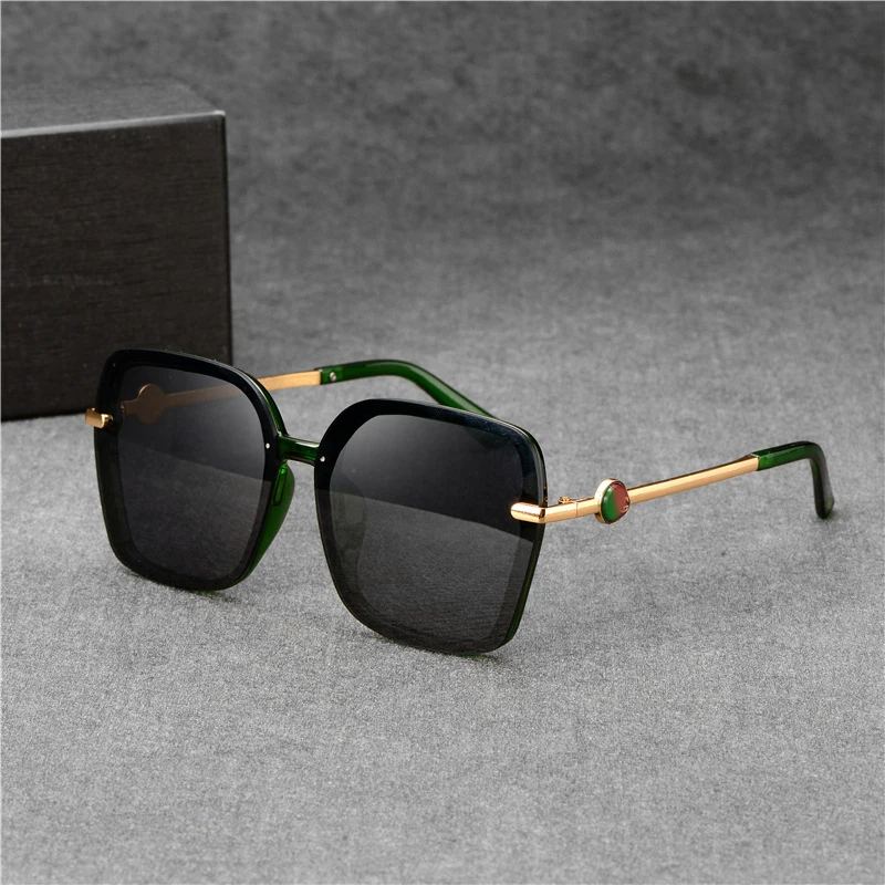 New Fashion Sunglasses Women Men Classic Brand Designer Sun Glasses UV400 Shades Large Frame Metal Gafas De Sol Para Mujeres
New Fashion Sunglasses Women Men Classic Brand Designer Sun Glasses UV400 Shades Large Frame Metal Gafas De Sol Para Mujeres