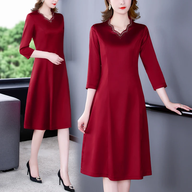 Female Red Silk Satin V-Neck Diamonds Midi Dress Spring Solid Robe 2022 New Elegant Bodycon high quality Casual Party Vestidos
Female Red Silk Satin V-Neck Diamonds Midi Dress Spring Solid Robe 2022 New Elegant Bodycon high quality Casual Party Vestidos