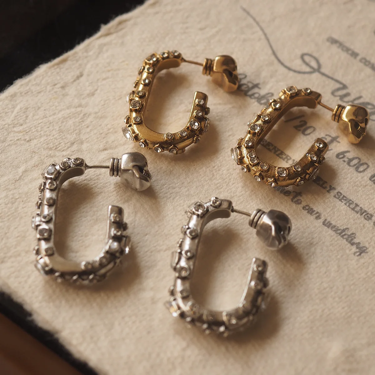 Женские серьги в стиле ретро
Женские серьги в стиле ретро