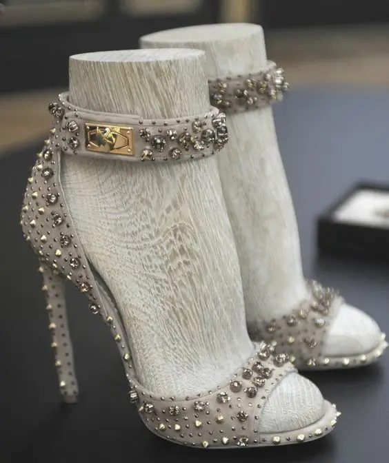 Sexy Rhinestone Buckle Luxury Sandals Lady Rivets Stiletto High Heel Round Toe Dress Sandals Women Wedding Crystal Shoes 2024
Sexy Rhinestone Buckle Luxury Sandals Lady Rivets Stiletto High Heel Round Toe Dress Sandals Women Wedding Crystal Shoes 2024
