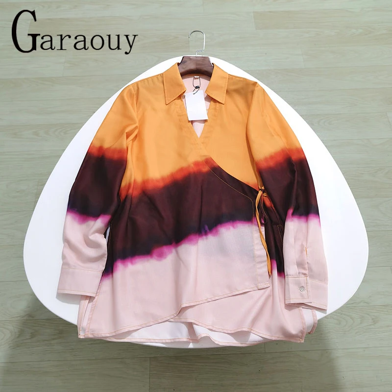 Женская рубашка с контрастным градиентным принтом, на шнуровке 
Женская рубашка с контрастным градиентным принтом, на шнуровке