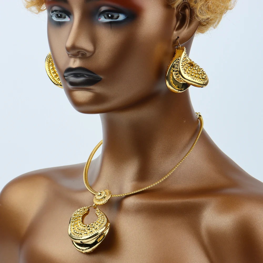 Dubai Golden Thick Earrings and Pendant Necklace Set Large Hoop Earrings for African America Women Jewelry Set
Dubai Golden Thick Earrings and Pendant Necklace Set Large Hoop Earrings for African America Women Jewelry Set