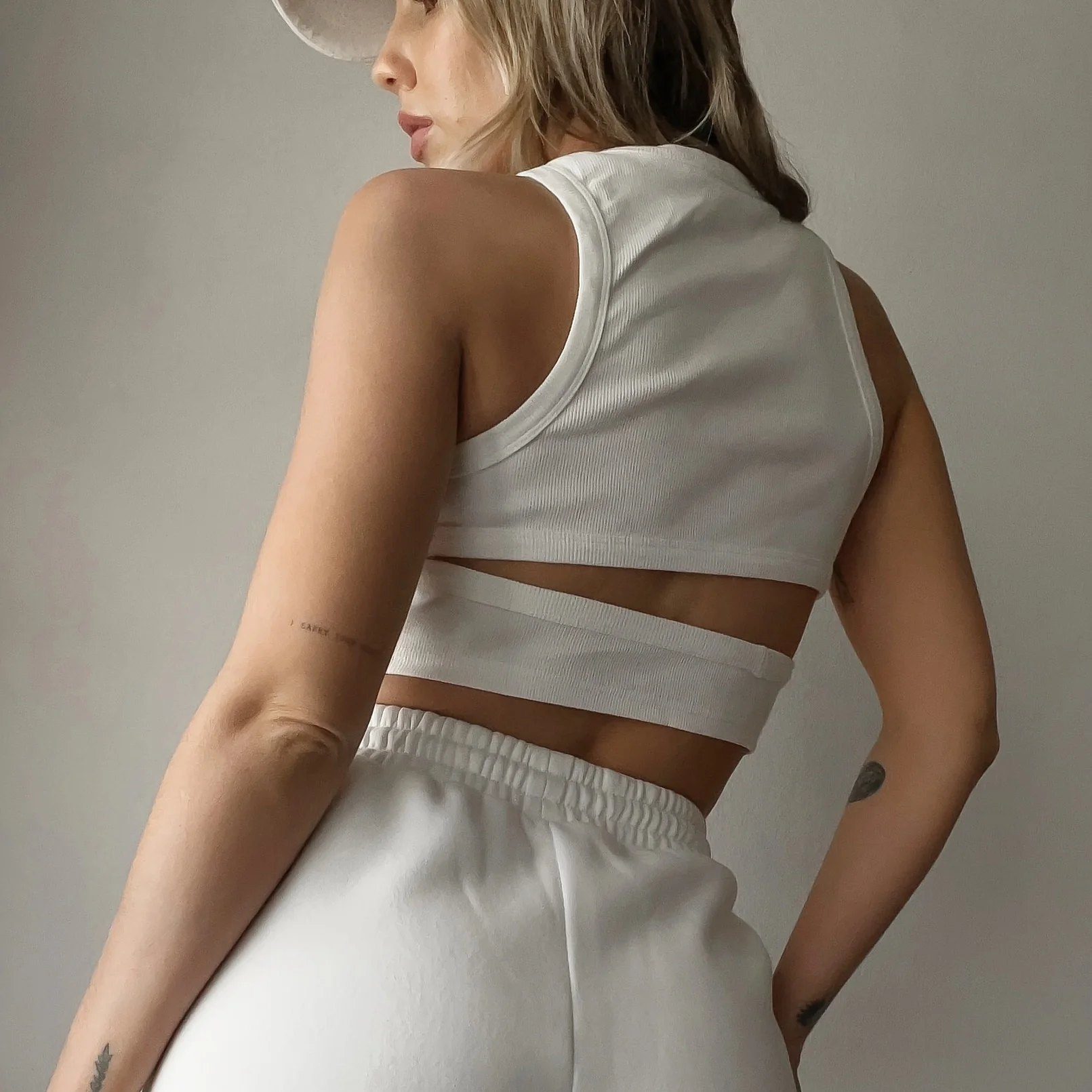 Female Vest Tops Women's Y2k Tank Top Ribbed Knit Clothing Mujer Neck Traf Dress Summer Shirts Women Casual Shirts Hollow Out
Female Vest Tops Women's Y2k Tank Top Ribbed Knit Clothing Mujer Neck Traf Dress Summer Shirts Women Casual Shirts Hollow Out