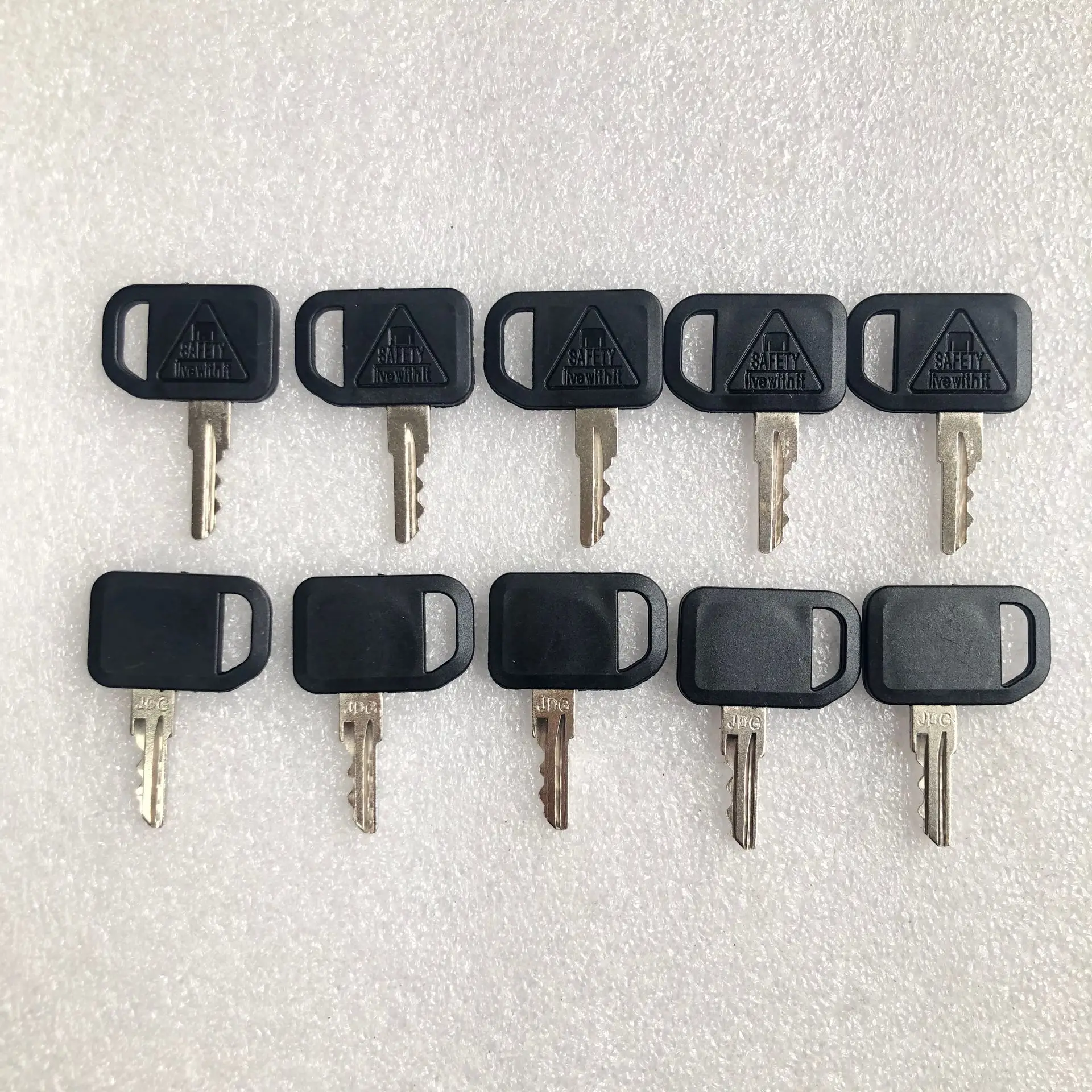 

10 шт. JDG Key AM131841 AM101600 для John Deere Gator 130 160 165 GX70 GX75 GX95 RX63 RX73 RX75 RX95