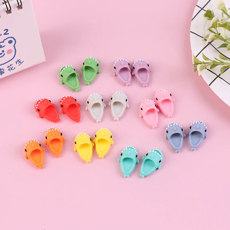 1 Pair 1:12 Dollhouse Miniature Cute Shark Slippers Doll Shoes Suit For Ob11 1/12 bjd doll Gsc DOD, YMY doll
1 Pair 1:12 Dollhouse Miniature Cute Shark Slippers Doll Shoes Suit For Ob11 1/12 bjd doll Gsc DOD, YMY doll