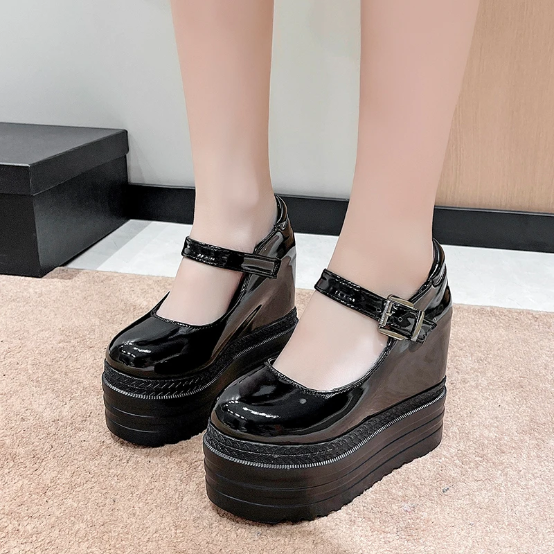 Женские босоножки на танкетке, классические сандалии-гладиаторы на очень высоком каблуке, роскошные шлепанцы в Стиле Лолита, осень 2022 
Женские босоножки на танкетке, классические сандалии-гладиаторы на очень высоком каблуке, роскошные шлепанцы в Стиле Лолита, осень 2022