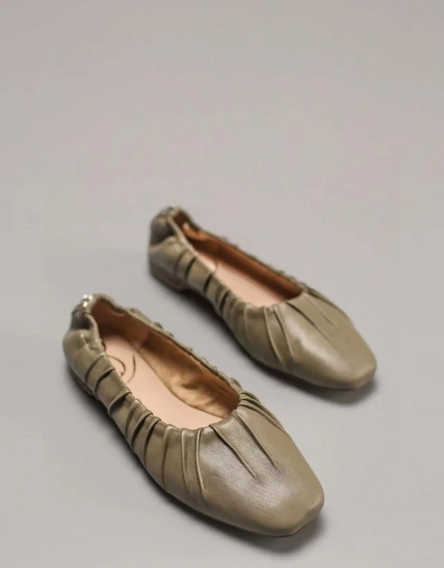 Classic Ballet Flats Shoes Women Loafers Genuine Leather Slip-On Soft Foldable Shoe Elegant Lady Work Shoes Large Size Moccasins
Classic Ballet Flats Shoes Women Loafers Genuine Leather Slip-On Soft Foldable Shoe Elegant Lady Work Shoes Large Size Moccasins