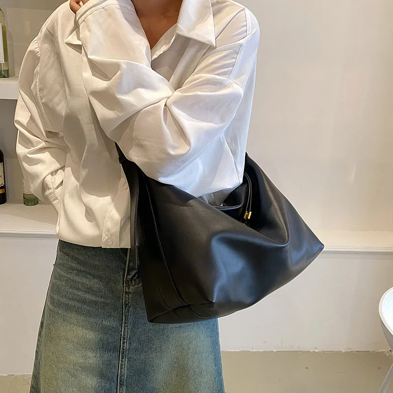 CGCBAG Large Capacity Women's Tote Bag 2023 Fashion Female Messenger Bag High Quality Soft Leather Luxury Designe Handbags
CGCBAG Large Capacity Women's Tote Bag 2023 Fashion Female Messenger Bag High Quality Soft Leather Luxury Designe Handbags