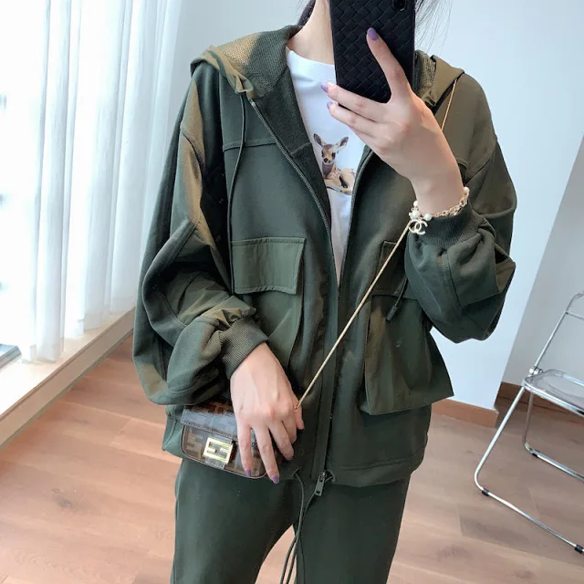 Women Army Green Jacket Zipper Large Pockets Long Sleeve Casual Outerwear Drawstring 2022 Spring Coats
Women Army Green Jacket Zipper Large Pockets Long Sleeve Casual Outerwear Drawstring 2022 Spring Coats