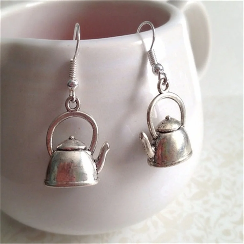 2022 New Fashion Creative Teapot Earrings Ear Hooks Pot Gourmet Coffee Lovers Gifts Barista Earrings for Women Free Shipping
2022 New Fashion Creative Teapot Earrings Ear Hooks Pot Gourmet Coffee Lovers Gifts Barista Earrings for Women Free Shipping