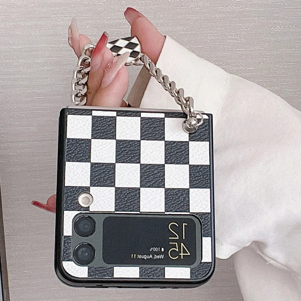 Luxury Lattice Checkerboard Phone Case For Samsung Galaxy Z Flip 4 Case With Chain Love Heart Bracelet Case Z Flip 3 5G Cover
Luxury Lattice Checkerboard Phone Case For Samsung Galaxy Z Flip 4 Case With Chain Love Heart Bracelet Case Z Flip 3 5G Cover
