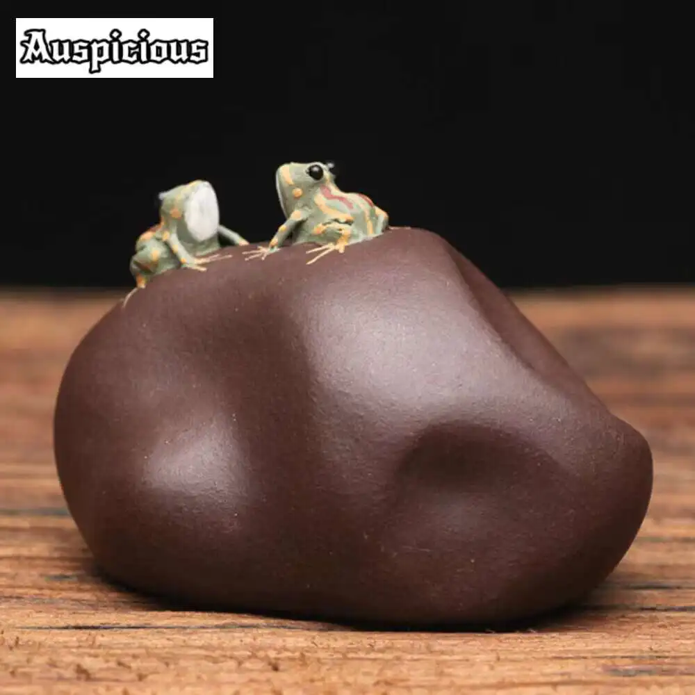 Фигурки лягушки из фиолетовой глины
Фигурки лягушки из фиолетовой глины