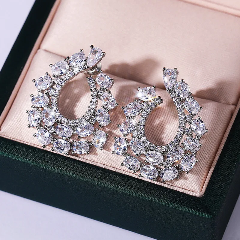 New Hot Selling European and American Exaggerated Garland Zircon Stud Earrings Retro Fashion Ladies Party Accessories
New Hot Selling European and American Exaggerated Garland Zircon Stud Earrings Retro Fashion Ladies Party Accessories